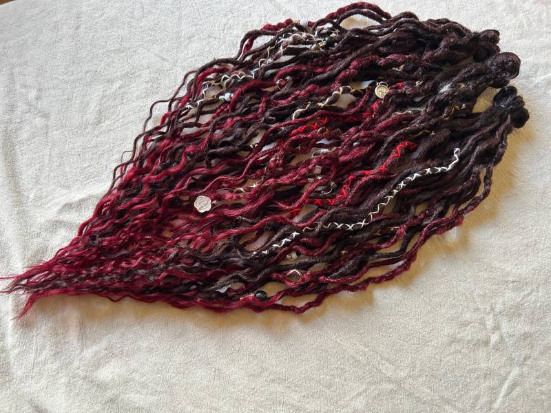 Rose Thorn Wavy Custom Made Dreadlocks Extensions | Synthetic Dreads Brown Red Wine Winered von Etsy - LivanaDreadart