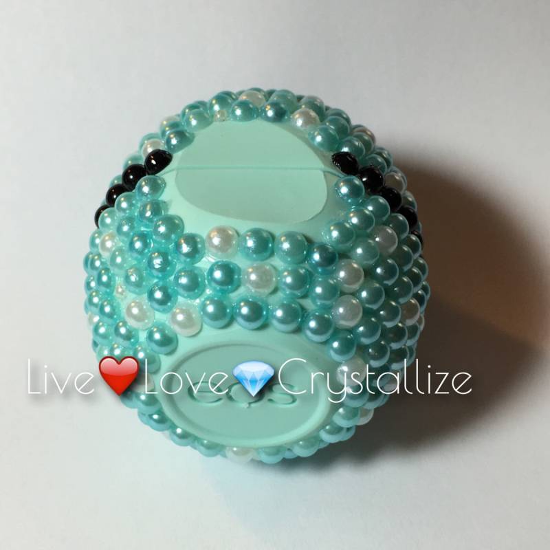 Süßes Blau Mit Weißen Tupfen Und Schwarzer Schleife Eos Lippenbalsam von Etsy - LiveLoveCrystallize