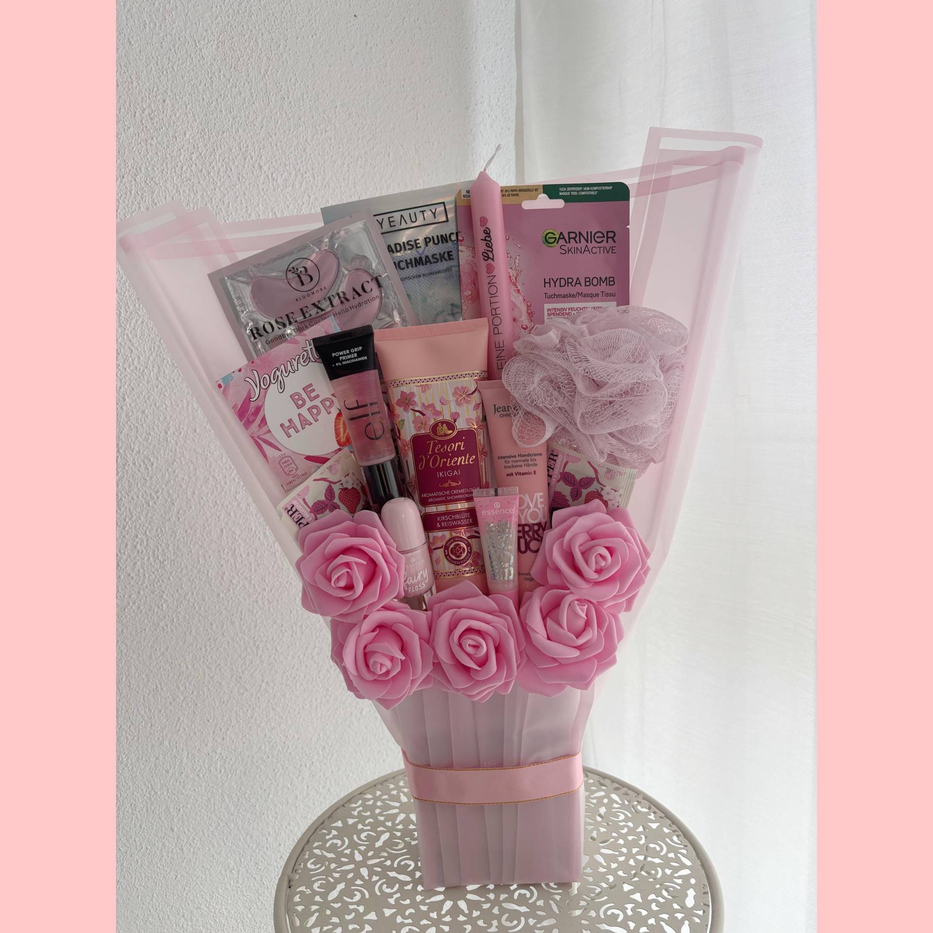 Geschenkset Geschenkstrauß Mutter Schwester Tochter Freundin Beauty Bouquet Rosen Geburtstag Besonderes Geschenk Kollegin, Schminkstrauß von Etsy - LivskleinesAtelier