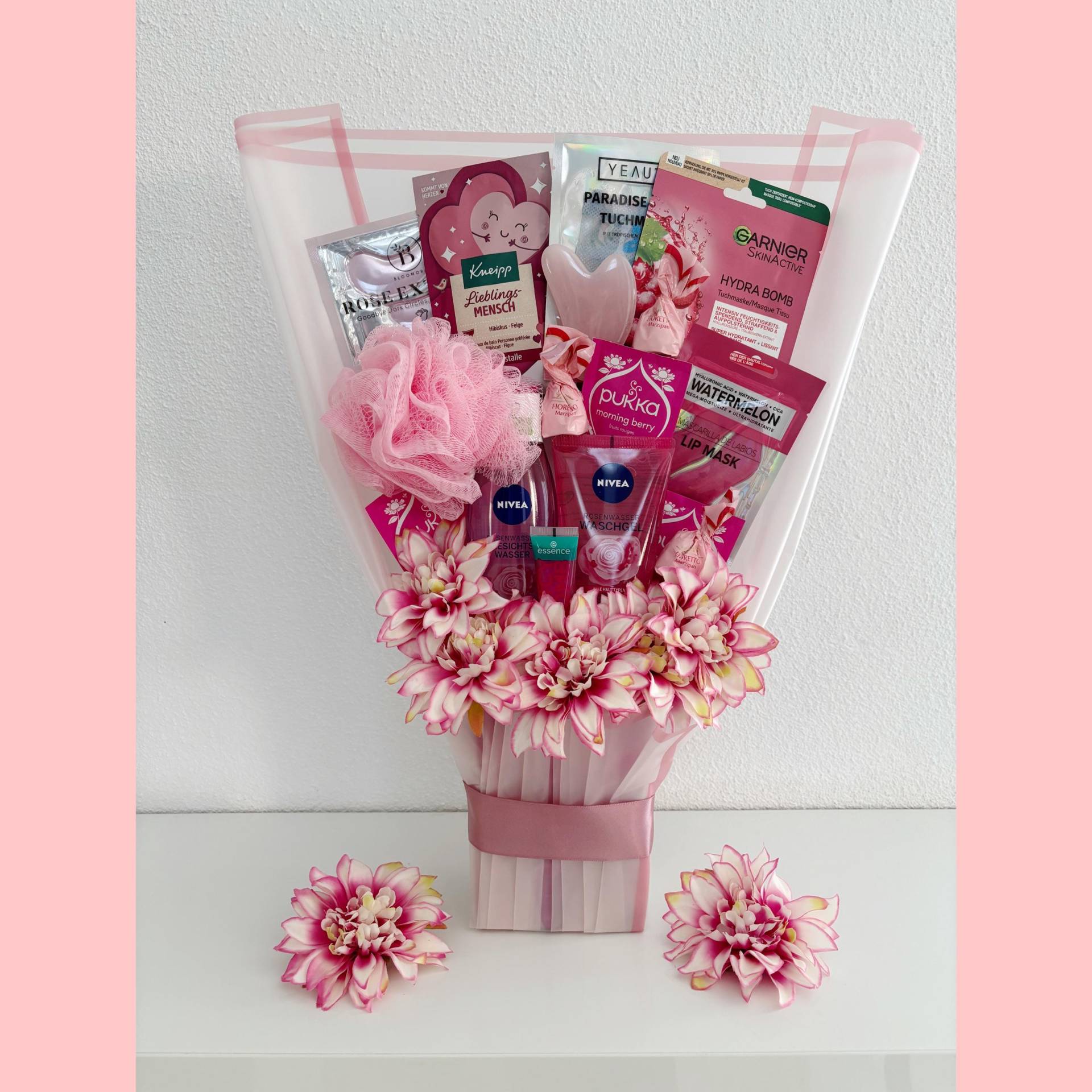 Geschenkset Geschenkstrauß Mutter Schwester Tochter Freundin Beauty Bouquet Rosen Geburtstag Besonderes Geschenk Kollegin Geschenkset Geschenkstrauß Mutter Schwester Tochter Freundin Beauty Bouquet Rosen Geburtstag Besonderes Geschenk Kollegin von Etsy - LivskleinesAtelier