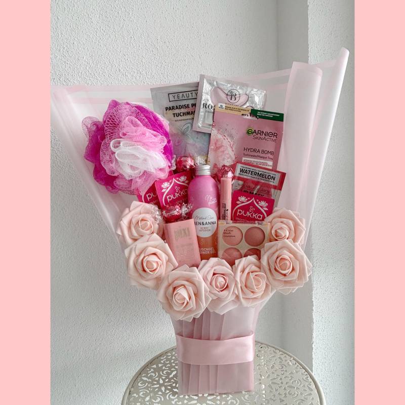 Geschenkset Geschenkstrauß Muttertag Mutter Schwester Tochter Freundin Beauty Bouquet Rosen Geburtstag Besonderes Geschenk Kollegin von Etsy - LivskleinesAtelier