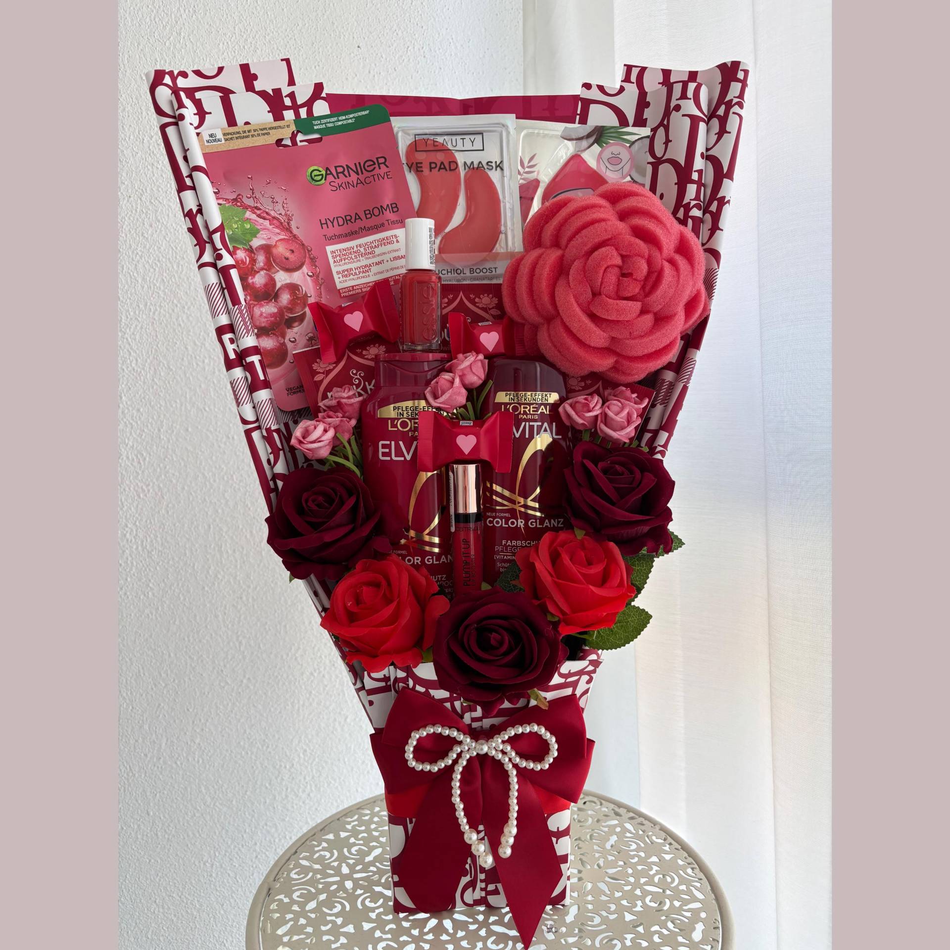 Luxus Beauty Geschenkstrauß Rot - 50 cm Edles Rosen Bouquet Mit Pflegeprodukten & Wellness Set | Perfektes Geschenk Für Frauen von Etsy - LivskleinesAtelier
