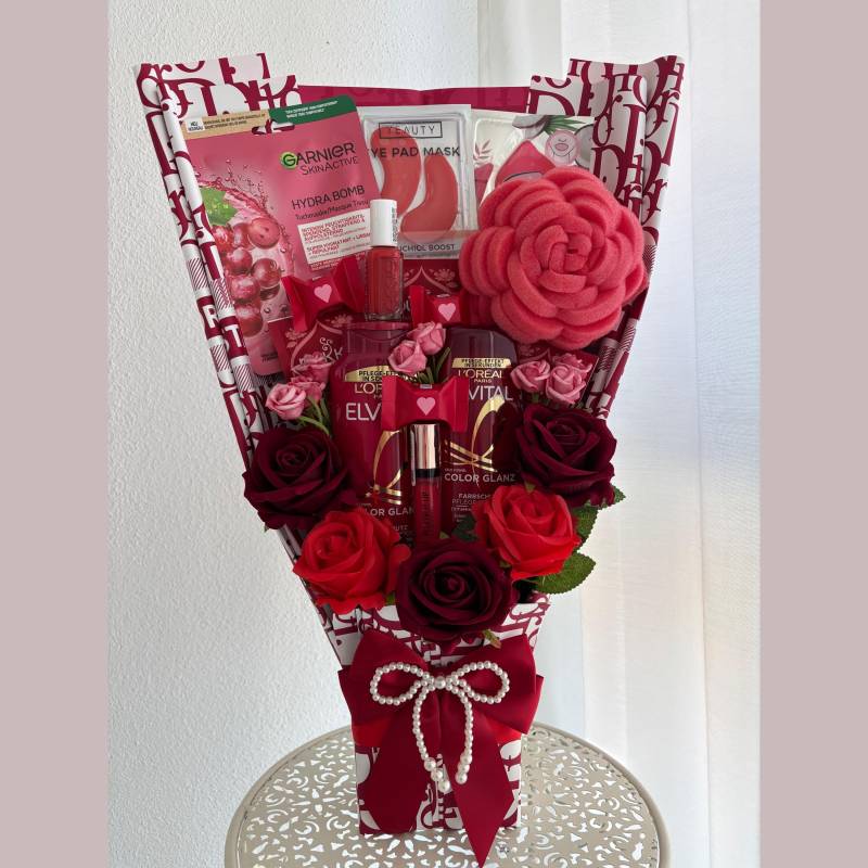 Luxus Beauty Geschenkstrauß Rot - 50 cm Edles Rosen Bouquet Mit Pflegeprodukten & Wellness Set | Perfektes Geschenk Für Frauen von Etsy - LivskleinesAtelier