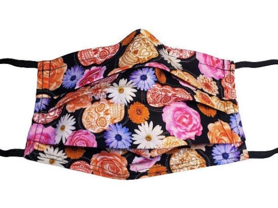 Blumen & Sugar Skulls Auf Schwarz Wiederverwendbare Einstellbare Gesichtsmaske Mit Nasen Pinch Wire Und Filter Fach 2 Lagig 100% Baumwolle von Etsy - LochNessLocker