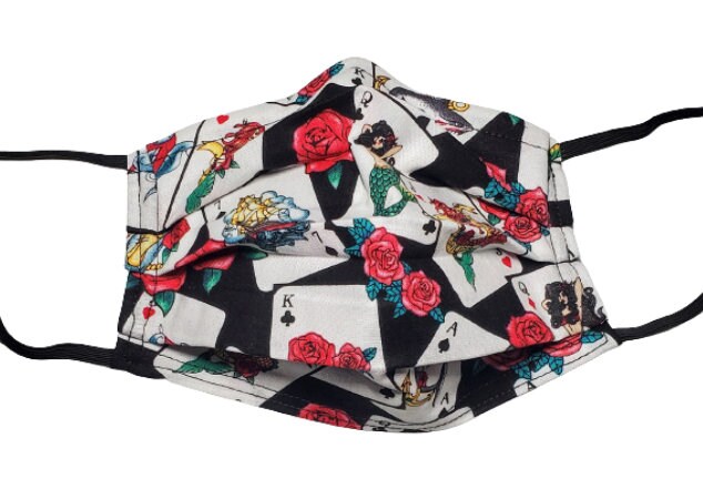 Jokers & Wild Roses Vegas Poker Face Einstellbare Wiederverwendbare Gesichtsmaske Mit Nasenklemme Draht Und Filterfach Jokers & Wild Roses Vegas Poker Face Einstellbare Wiederverwendbare Gesichtsmaske Mit Nasenklemme Draht Und Filterfach von Etsy - LochNessLocker