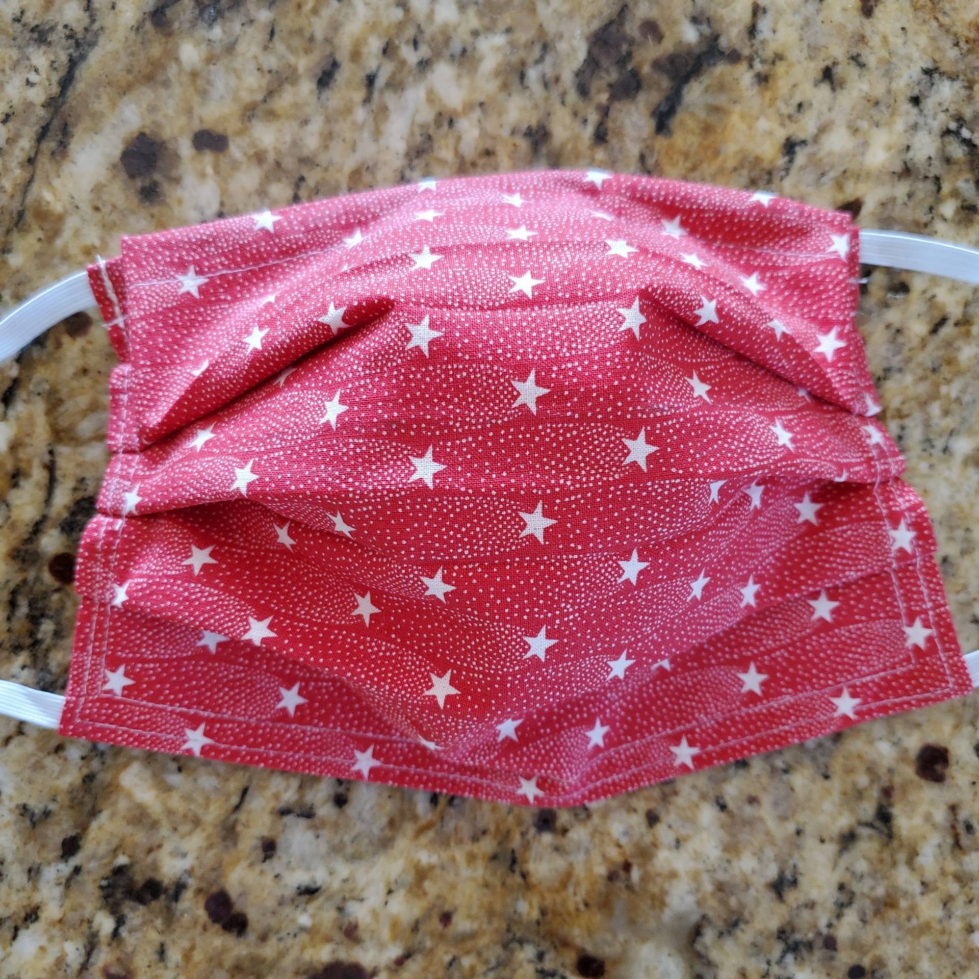 Wiederverwendbare Gesichtsmaske Mit Nasenklemme Und Filterfach - Roter Stern von Etsy - LochNessLocker