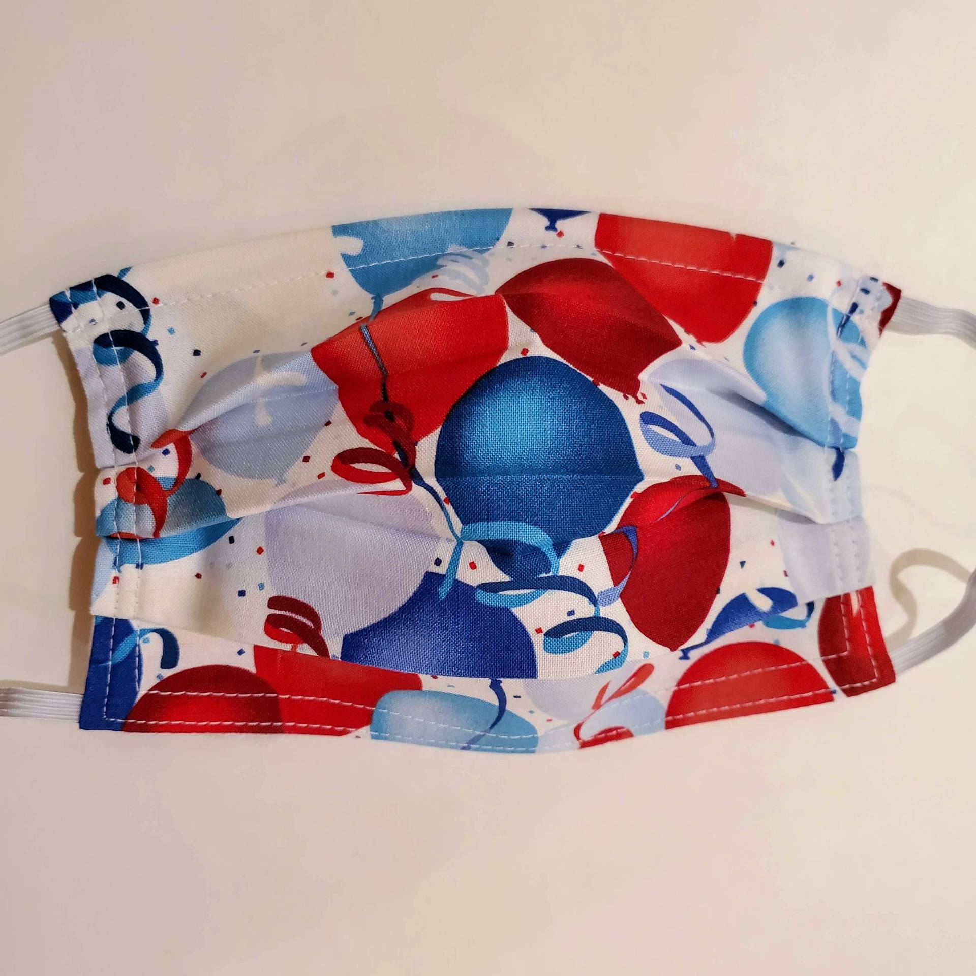 Wiederverwendbare Verstellbare Gesichtsmaske in Rot, Weiß Und Ballon Mit Filterfach Nasenklemmendraht von Etsy - LochNessLocker