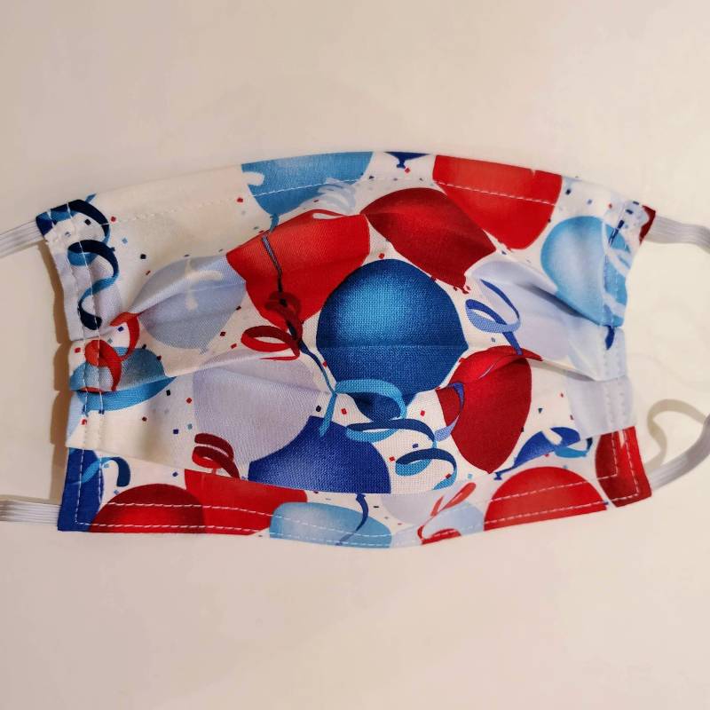 Wiederverwendbare Verstellbare Gesichtsmaske in Rot, Weiß Und Ballon Mit Filterfach Nasenklemmendraht von Etsy - LochNessLocker
