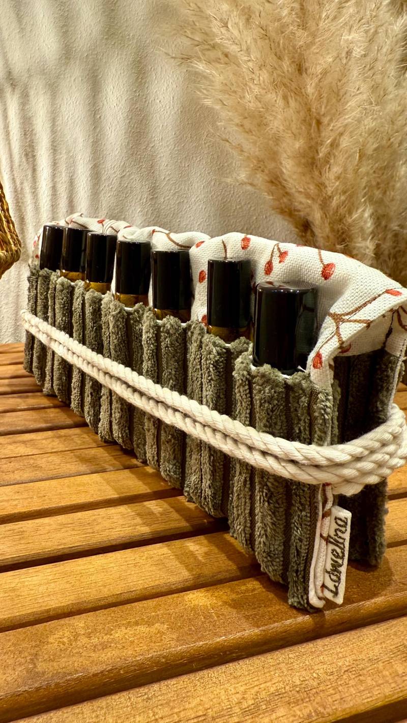 storage For 14 Roll-On - Essential Oils, Aromatherapy, Roll-Up Bag Patchwork Special Edition von Etsy - Loewelino
