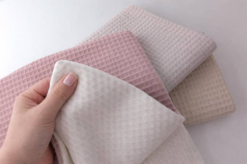 Wickelunterlage Einlage | Wasserabweisende Wechselunterlage Wickelauflage Baby Geschenk Geburt Shower Gift Waffle von Etsy - LolidaShop