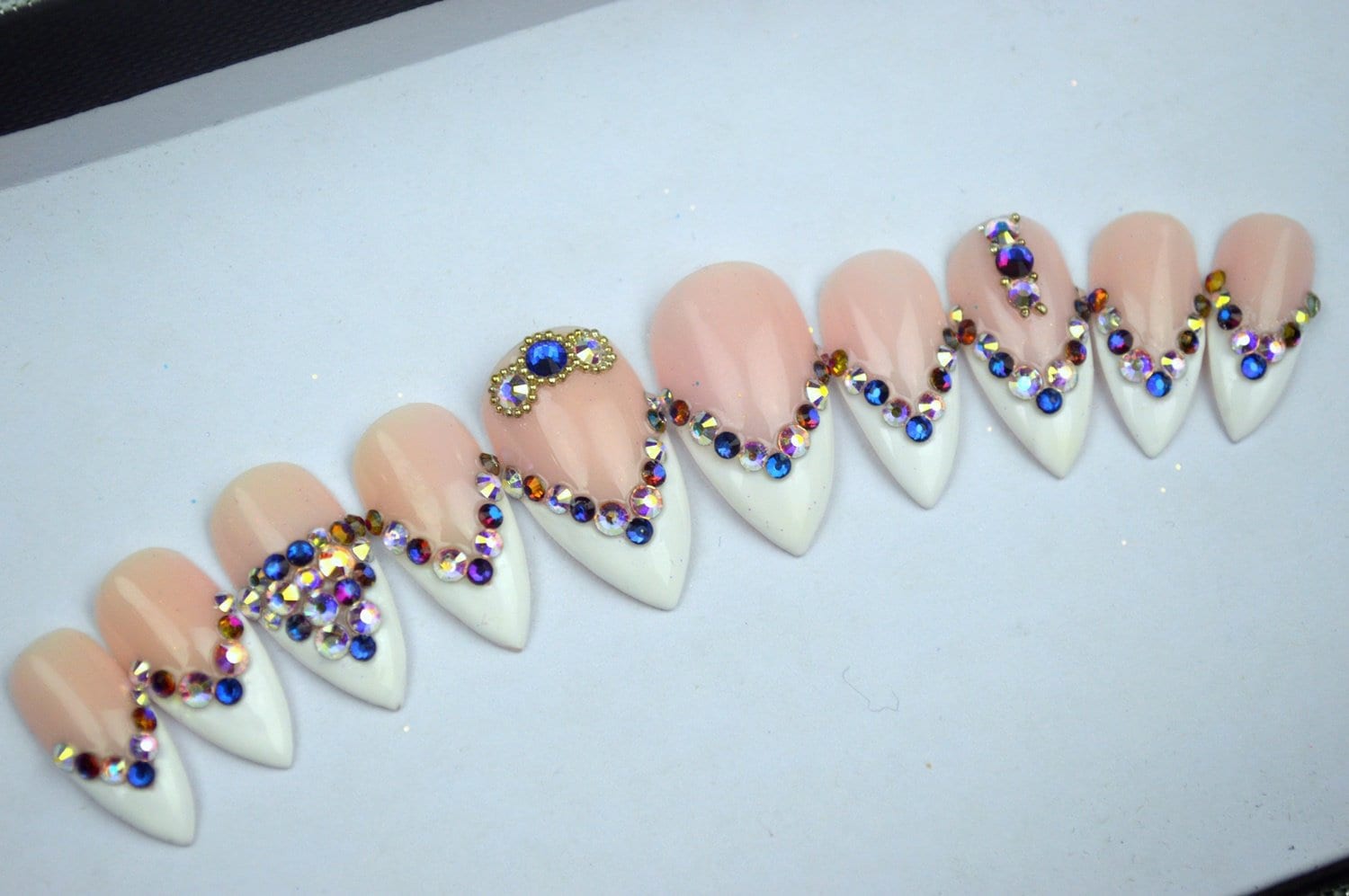 French Spitze Und Kristalle Luxury Press On, Falsche Nägel, Press Auf Aufkleben, Handbemalte Stiletto Nägel French Spitze Und Kristalle Luxury Press On, Falsche Nägel, Press Auf Aufkleben, Handbemalte Stiletto Nägel von Etsy - LooveBeauty