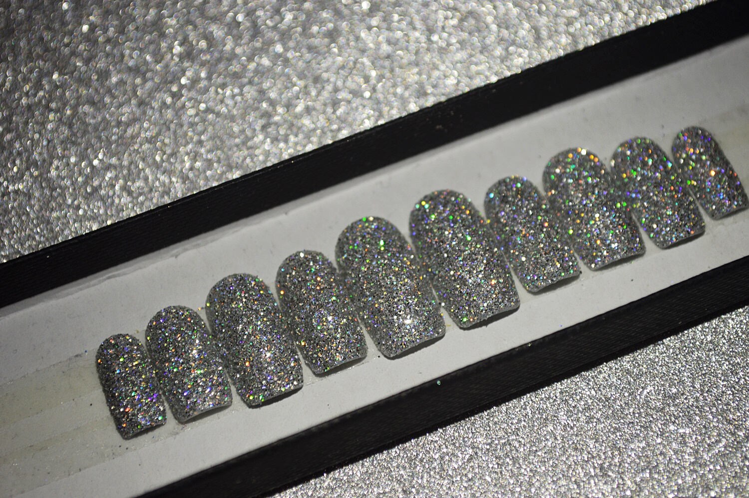 Frosted Silber Glitzer Luxury Press On, Falsche Nägel, Drücken Sie Auf Kleber Auf, Handbemalte Stiletto Nägel Frosted Silber Glitzer Luxury Press On, Falsche Nägel, Drücken Sie Auf Kleber Auf, Handbemalte Stiletto Nägel von Etsy - LooveBeauty