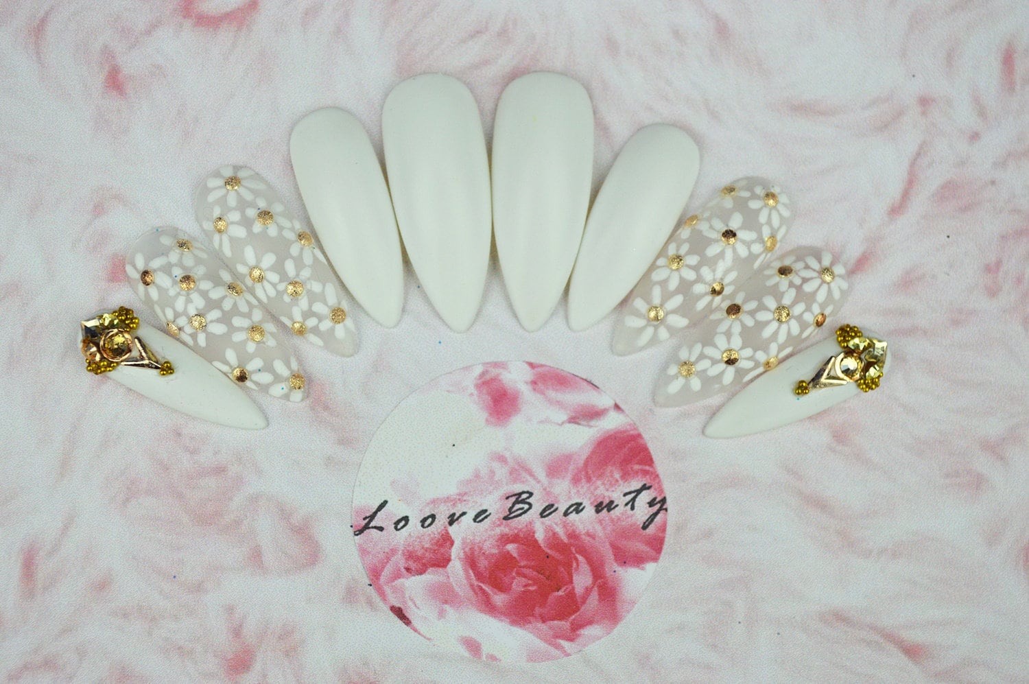 Matt Weiß Gänseblümchen Blumendesign Mit Gold Diamanten Luxury Drücken Auf, Falsche Nägel, Sie Auf Kleber Handbemalte Stiletto Nägel von Etsy - LooveBeauty