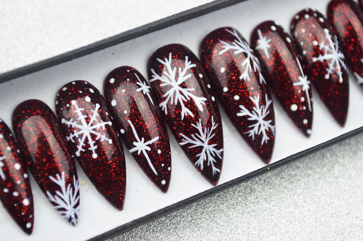 Weihnachten Schneeflocken Nägel Luxury Press On, Freihändig, Drücken Sie Auf Nägel, Kleben Auf, Handbemalte Stiletto Weihnachten Schneeflocken Nägel Luxury Press On, Freihändig, Drücken Sie Auf Nägel, Kleben Auf, Handbemalte Stiletto von Etsy - LooveBeauty