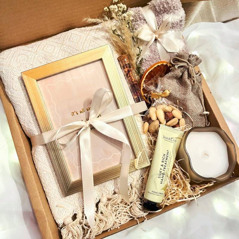 Geschenkbox Mit Rustikale Decke/ Geschenkset Für Frauen/ Geschenk Sie/ Hygge Zum Geburtstag, Muttertag Oder Als Dankeschön von Etsy - LotusTinyTreasures