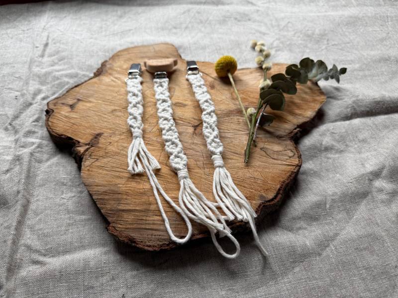 Schnullerkette, Makrameeschnullerketten Schnullerkette, Makrameeschnullerketten von Etsy - LoumilasLaedchen