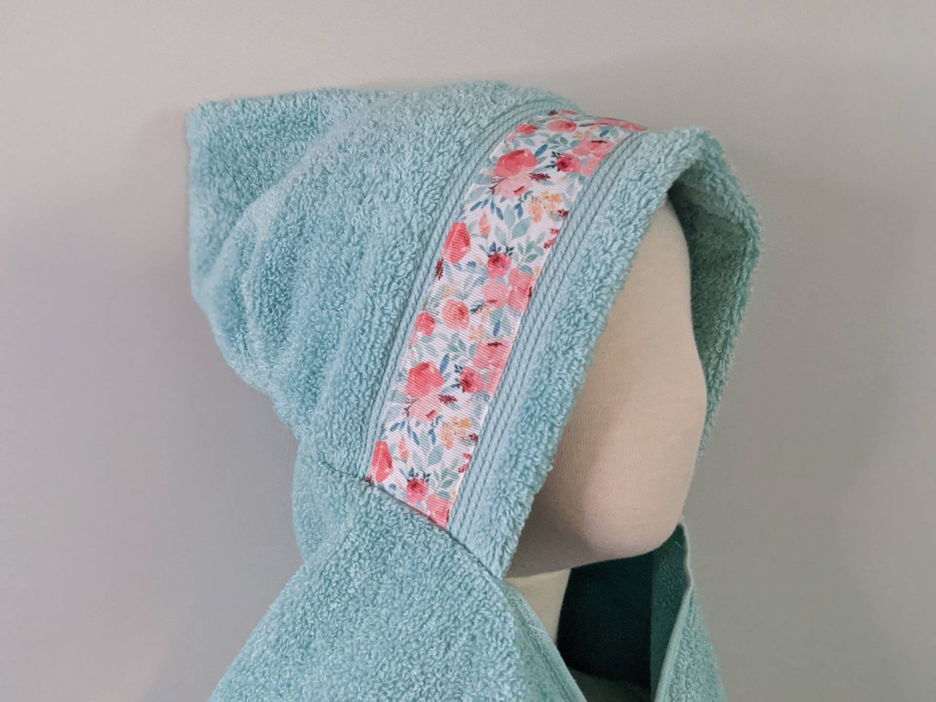 Mint Florales Kapuzenhandtuch - Für Babys, Kleinkinder, Vorschulkinder Und Darüber Hinaus von Etsy - LoveBugDesign2014
