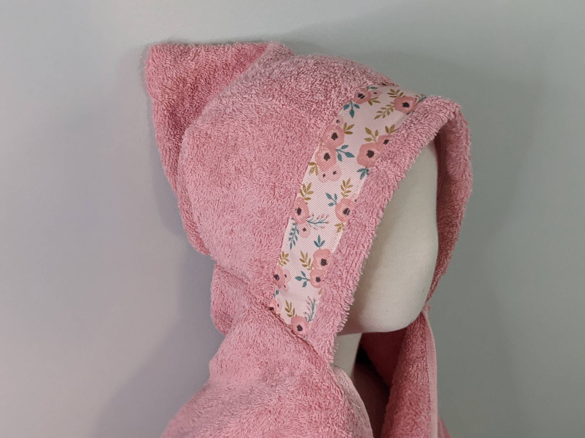 Rosa Florales Kapuzenhandtuch - Für Babys, Kleinkinder, Vorschulkinder Und Darüber Hinaus Rosa Florales Kapuzenhandtuch - Für Babys, Kleinkinder, Vorschulkinder Und Darüber Hinaus von Etsy - LoveBugDesign2014