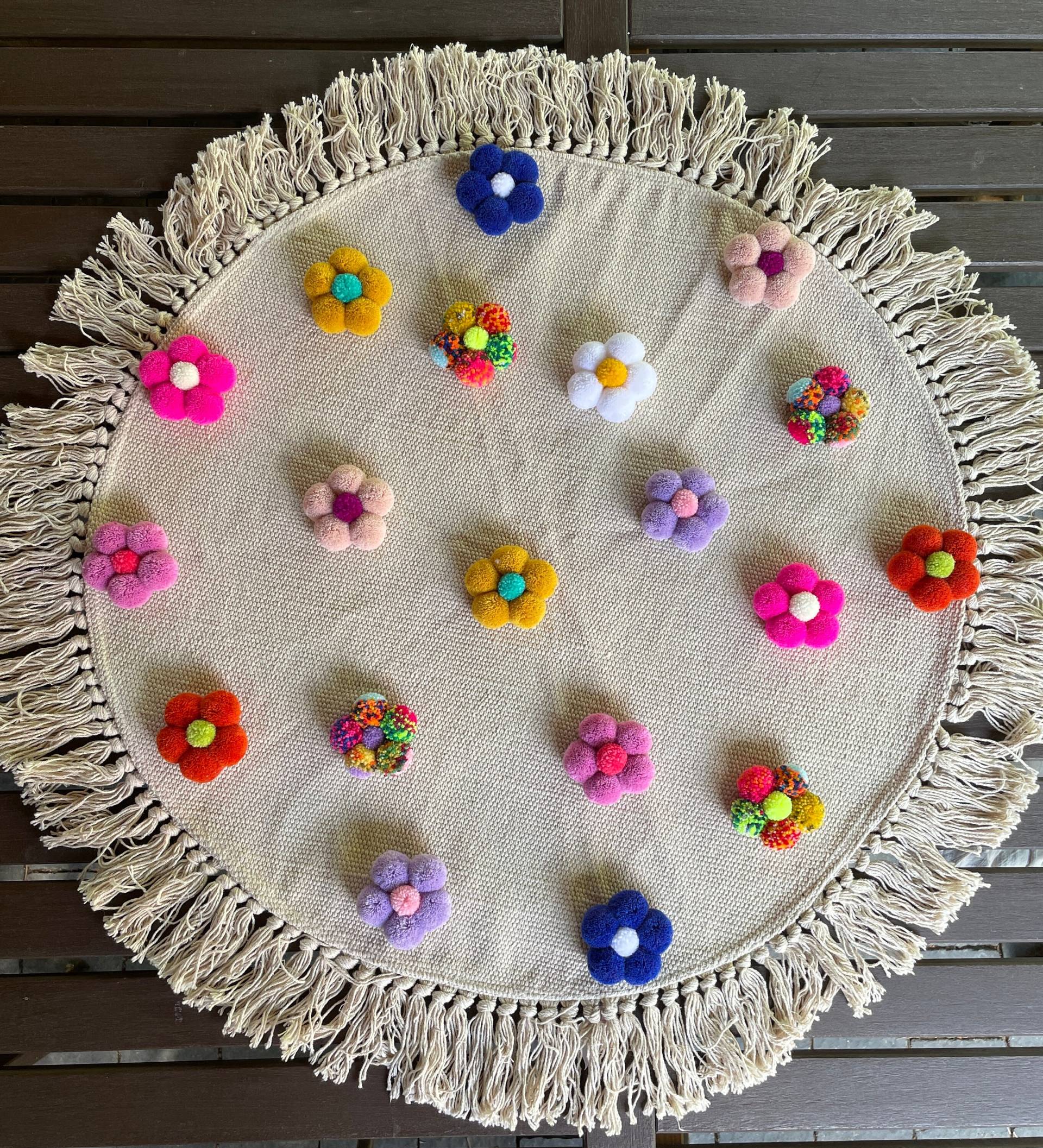 Teppich-, Boden - Oder Wanddekoration Teppich-, Boden - Oder Wanddekoration von Etsy - LoveKulkowepomponyPL