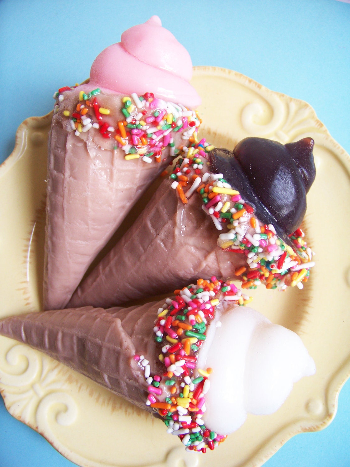 Eiscremeseife Sweet Sprinkle - Eistüte, Waffelseife, Seifenstreusel, Erdbeere, Schokolade, Vanille, Speiseseife, Kinderseife Eiscremeseife Sweet Sprinkle - Eistüte, Waffelseife, Seifenstreusel, Erdbeere, Schokolade, Vanille, Speiseseife, Kinderseife von Etsy - LoveLeeSoaps