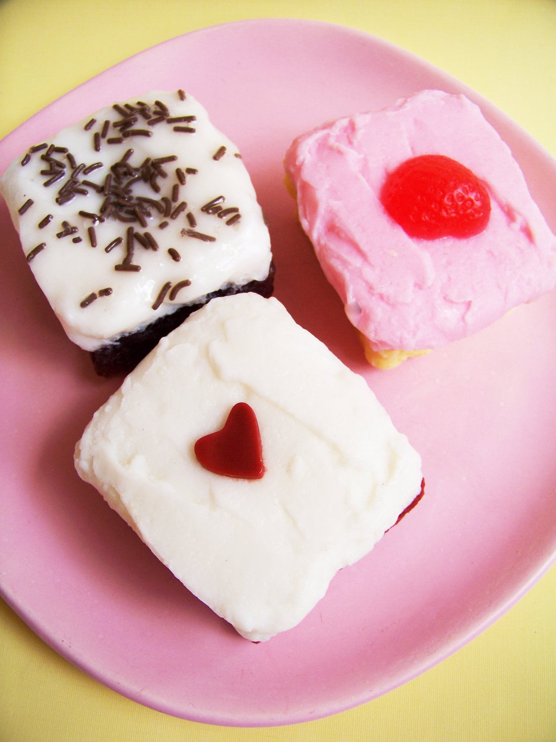 Kuchen Seifenstück Gefrostete Dessertseife, Roter Samt, Erdbeere, Schokolade Kuchen Seifenstück Gefrostete Dessertseife, Roter Samt, Erdbeere, Schokolade von Etsy - LoveLeeSoaps