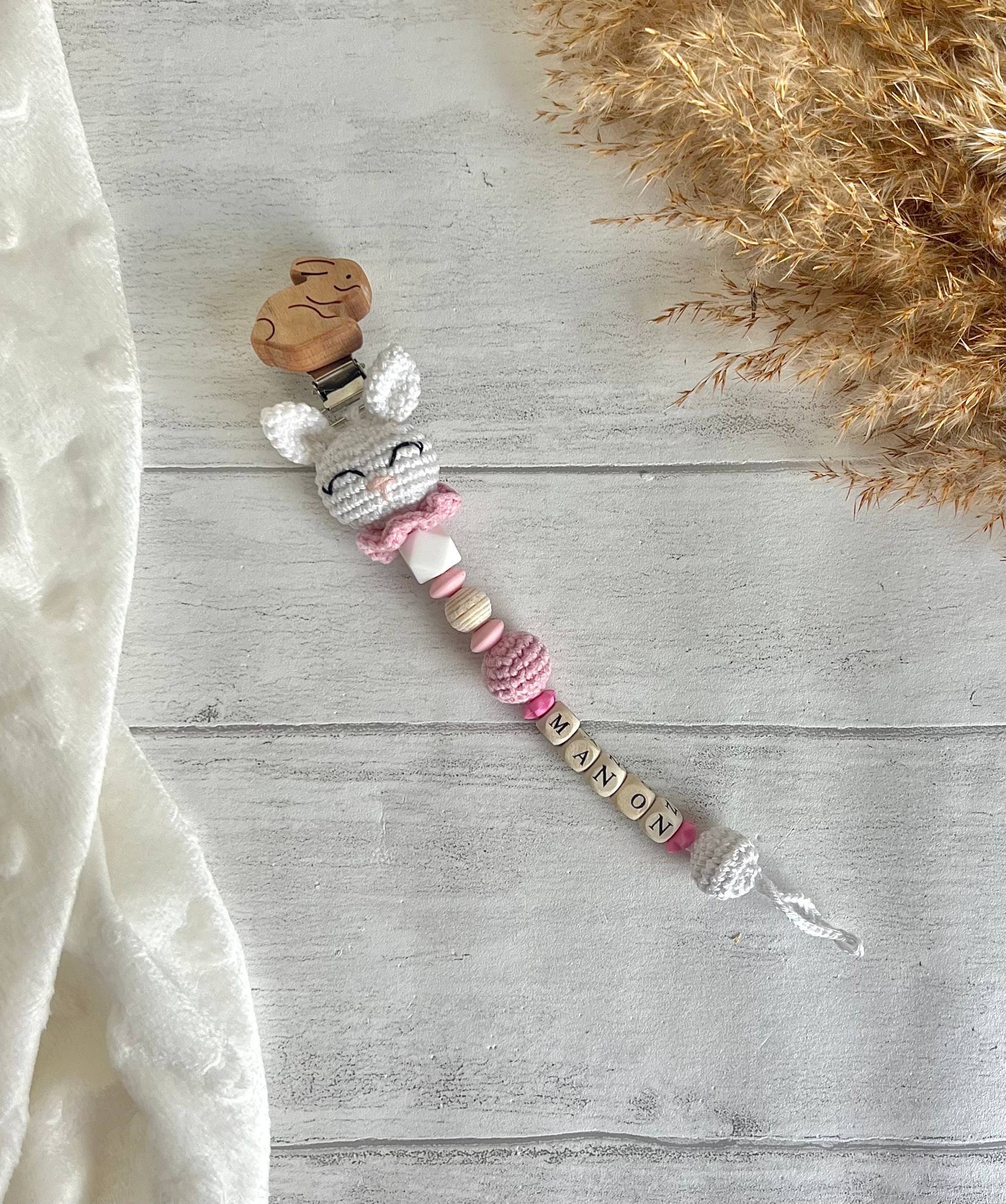 Personalisierter Baby-Schnullerclip - Gehäkelter Hasen-Schnullerclip Babyparty-Geschenke von Etsy - LovelyCreationHomeFr