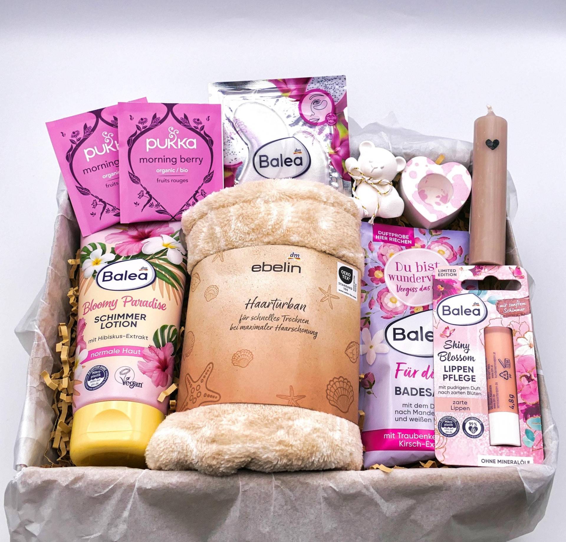 Geschenk Jugendlich Beautyprodukte Haarturban, Geschenkset Mädchen Bodylotion, Geschenkbox Mit Kerze Handgemacht Weiß Pink, Dekoration Bär Geschenk Jugendlich Beautyprodukte Haarturban, Geschenkset Mädchen Bodylotion, Geschenkbox Mit Kerze Handgemacht Weiß Pink, Dekoration Bär von Etsy - LovelyMomentShop