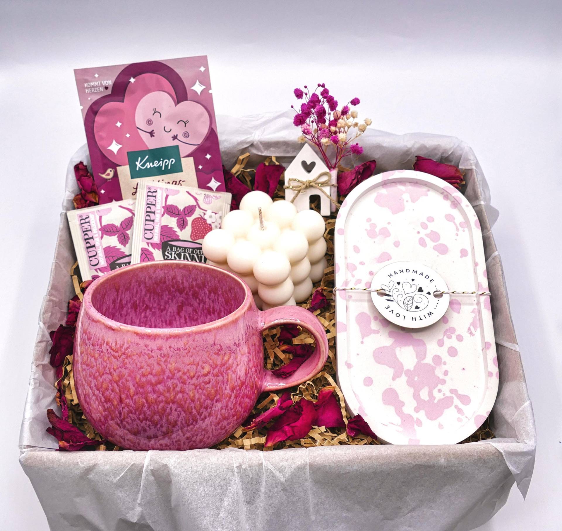 Geschenkbox Frauen Mit Großer Tasse Rosa | Muttertags Geschenk Rosen Geschenkset Kerze Bubble Wohlfühlbox Dekotablett Raysin von Etsy - LovelyMomentShop