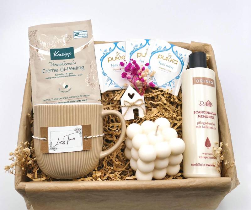 Geschenkbox Für Frauen Mit Tasse Und Kerze Muttertag Wohlfühlbox Wellness Spa Geschenk Tee Pflege Gute Besserung Peeling Geburtstag von Etsy - LovelyMomentShop