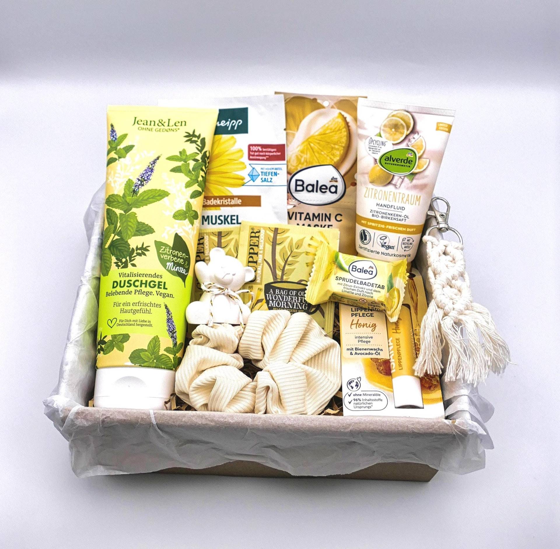 Geschenkbox Für Mädchen in Gelb Sommer Stil | Wellness Geschenkset Teenager Entspannungsset Zitrone Geburtstags Geschenk Balea Geschenkbox Für Mädchen in Gelb Sommer Stil | Wellness Geschenkset Teenager Entspannungsset Zitrone Geburtstags Geschenk Balea von Etsy - LovelyMomentShop