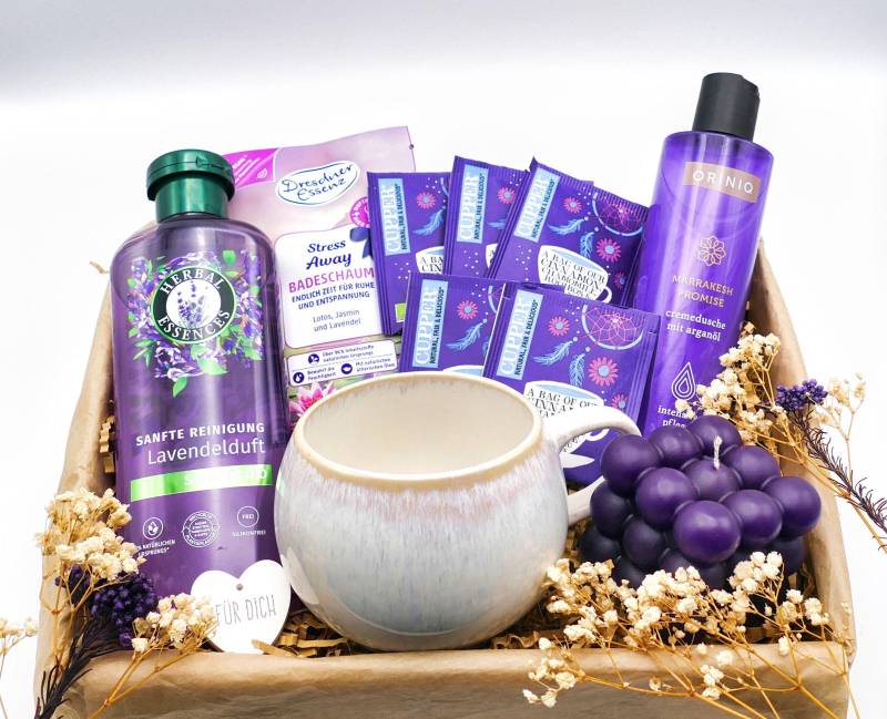 Geschenkbox Lavendel Mit Tasse Für Frauen Lila Kerze Wohlfühlset Wellness Kleine Auszeit Freundin Geburtstagsgeschenk Entspannungsset Mama von Etsy - LovelyMomentShop