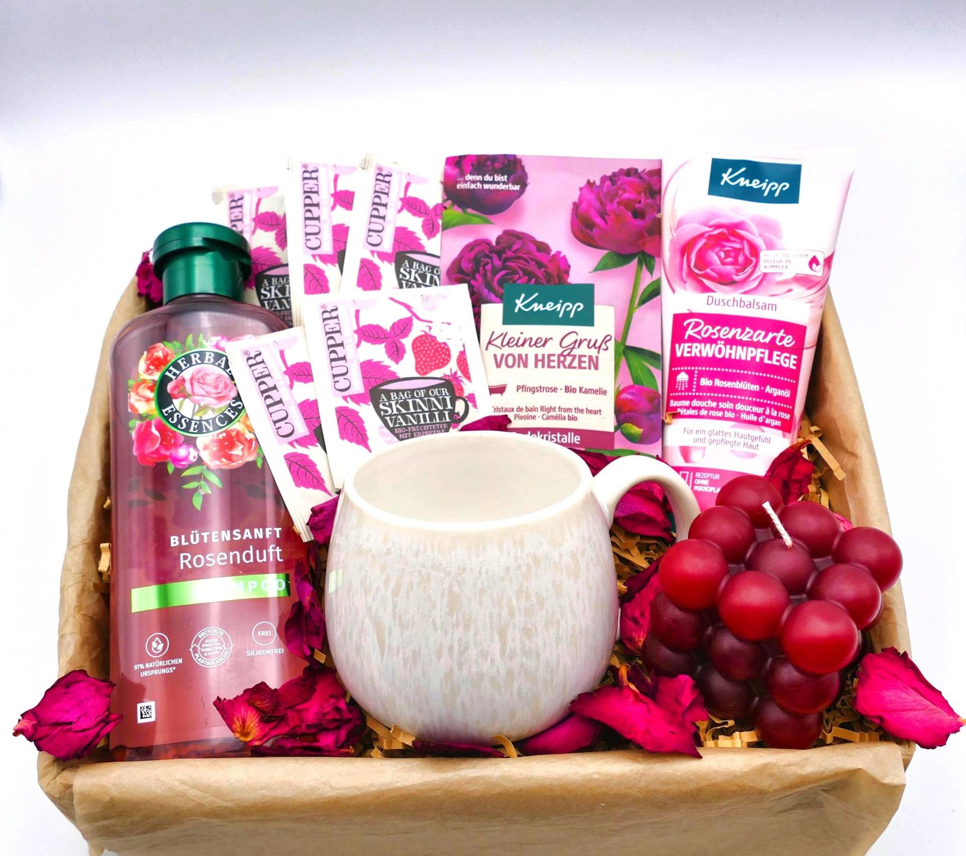 Geschenkset Für Frauen Mit Tasse | Geschenkbox Tee Geschenk Rosenblätter Geburtstagsgeschenk Freundin Kerze Mama von Etsy - LovelyMomentShop