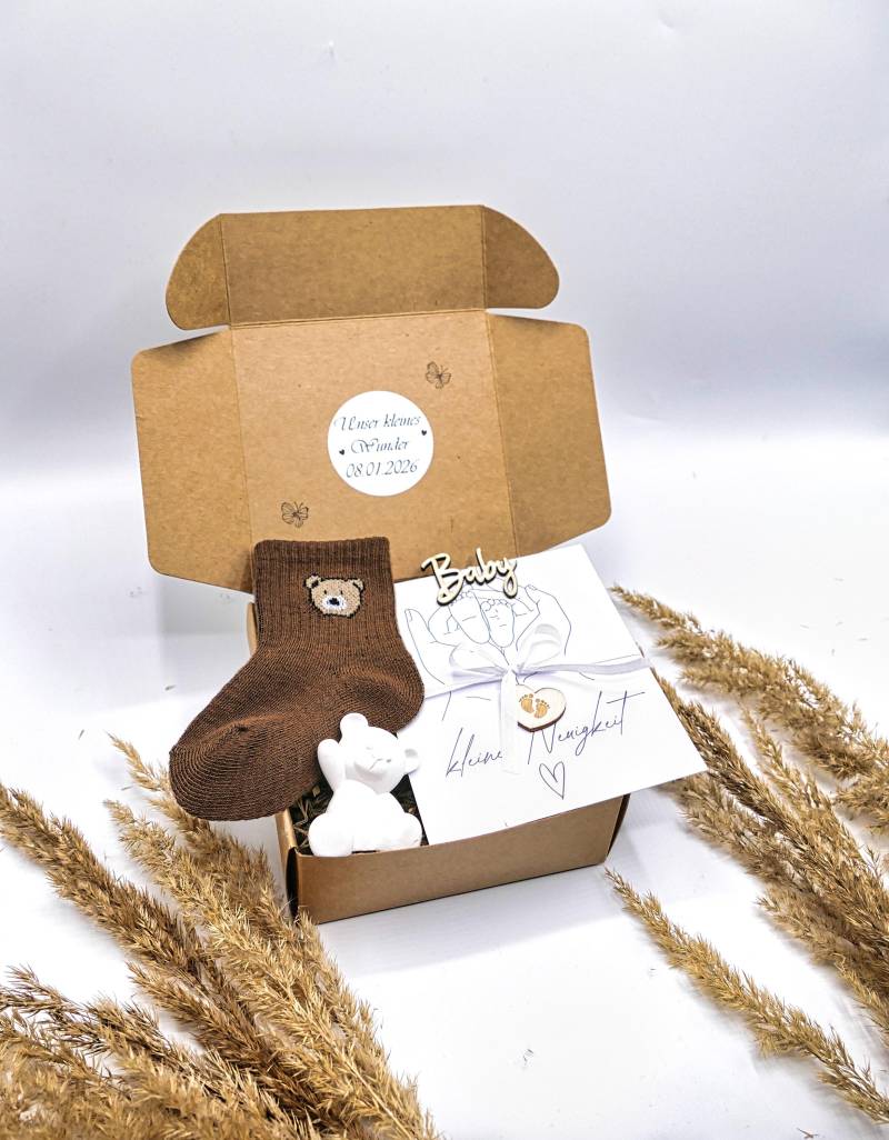 Schwangerschaftsankündigung Baby | Geschenke-Box Mit Babysocken , Grußkarte Und Keramikbär Überraschungsbox Für Werdende Großeltern von Etsy - LovelyMomentShop