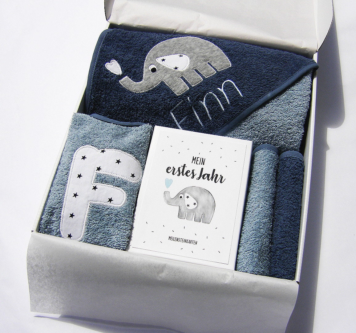 Geschenkset Zur Geburt Herzifant | Mit Name Kapuzenhandtuch Lätzchen Meilensteinkarten Set Baby Geschenk Personalisiert von Etsy - LuMaluShop