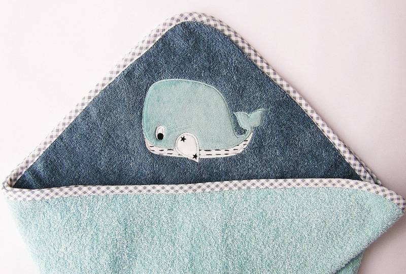 Kapuzenhandtuch Wal | Mit Name Baby Geschenk Zur Geburt Kapuzenbadetuch Personalisierbar von Etsy - LuMaluShop
