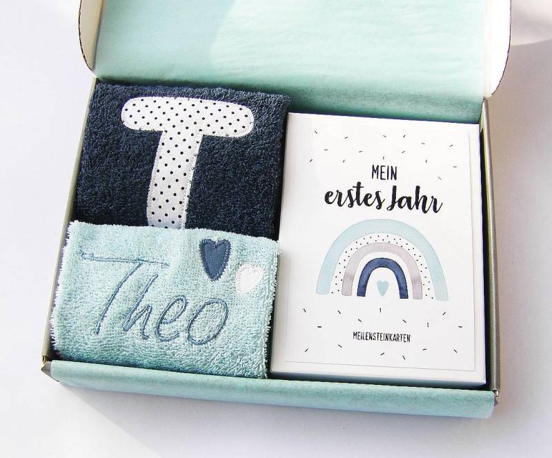 Kleines Babyset Regenbogenherz Aqua | Mit Name Baby Regenbogen Geschenk Zur Geburt Babyparty Meilensteinkarten Lätzchen Spucktuch Kleines Babyset Regenbogenherz Aqua | Mit Name Baby Regenbogen Geschenk Zur Geburt Babyparty Meilensteinkarten Lätzchen Spucktuch von Etsy - LuMaluShop