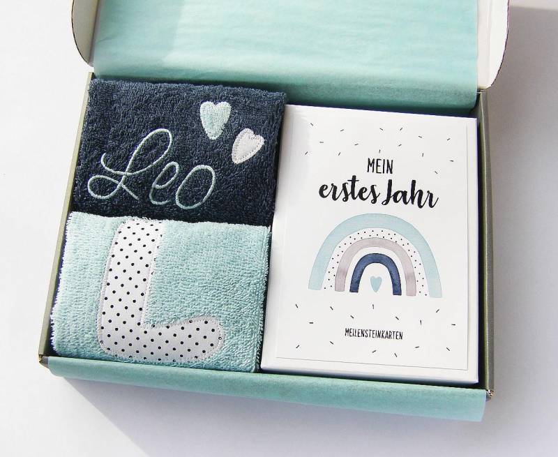 Kleines Babyset Regenbogenherz Aqua | Mit Name Baby Regenbogen Geschenk Zur Geburt Babyparty Meilensteinkarten Lätzchen Spucktuch von Etsy - LuMaluShop