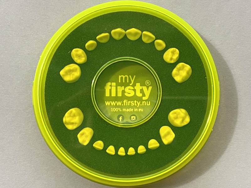 Firsty Round Milchzahndose | Fluoreszierend Gelb, Jungen/Mädchen von Etsy - Lumage