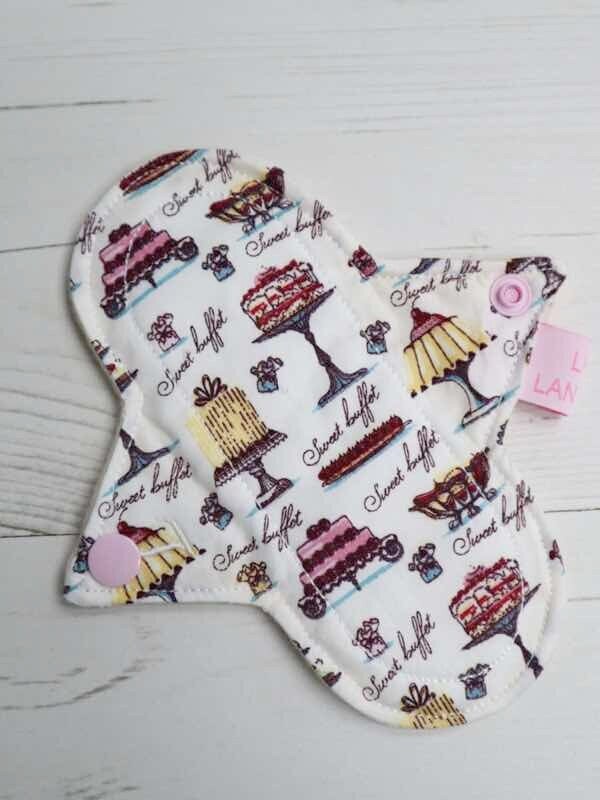 6 "Light Flow Wiederverwendbares Stoffkissen | Cake Galore." von Etsy - LunaLandingsPads