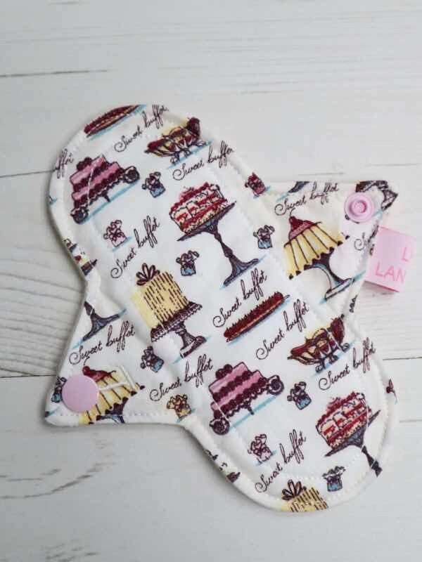 6 "Light Flow Wiederverwendbares Stoffkissen | Cake Galore." von Etsy - LunaLandingsPads