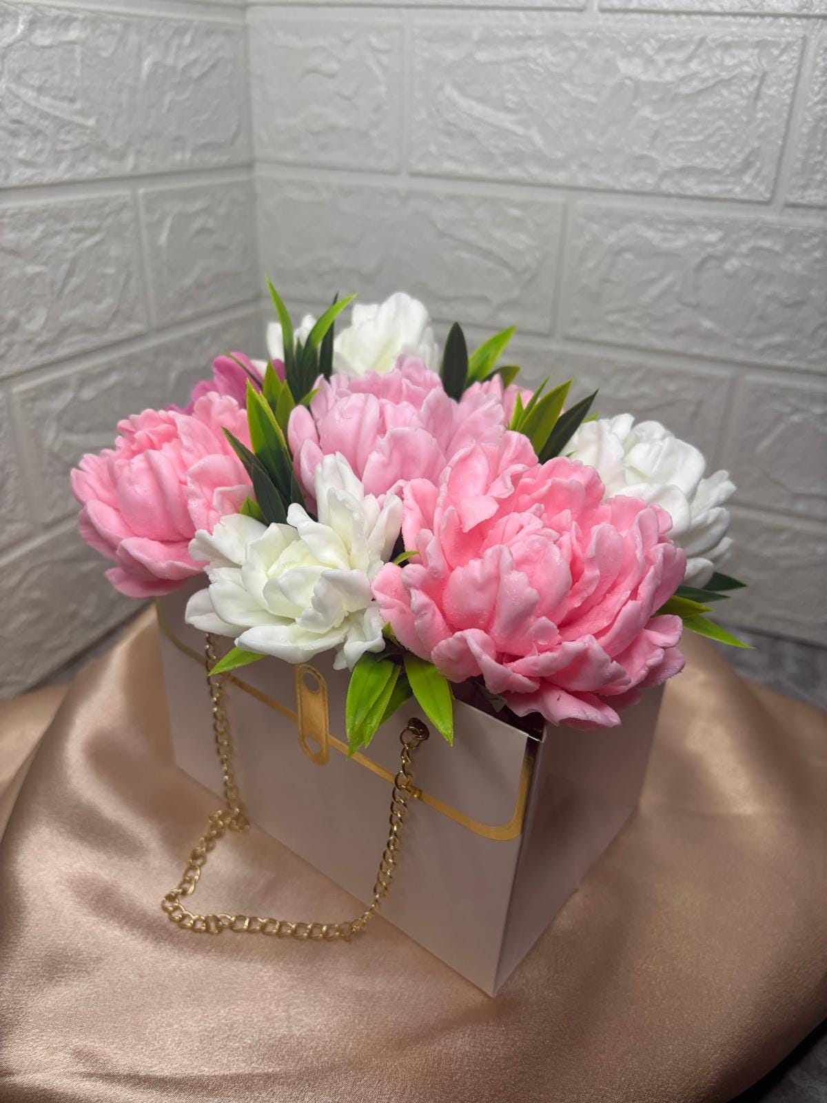 Handgemachter Seifenblumenstrauß in Geschenkbox - Duftende Pfingstrosen, Elegantes Geschenk Und Dekoration Handgemachter Seifenblumenstrauß in Geschenkbox - Duftende Pfingstrosen, Elegantes Geschenk Und Dekoration von Etsy - LunaWeltStudio