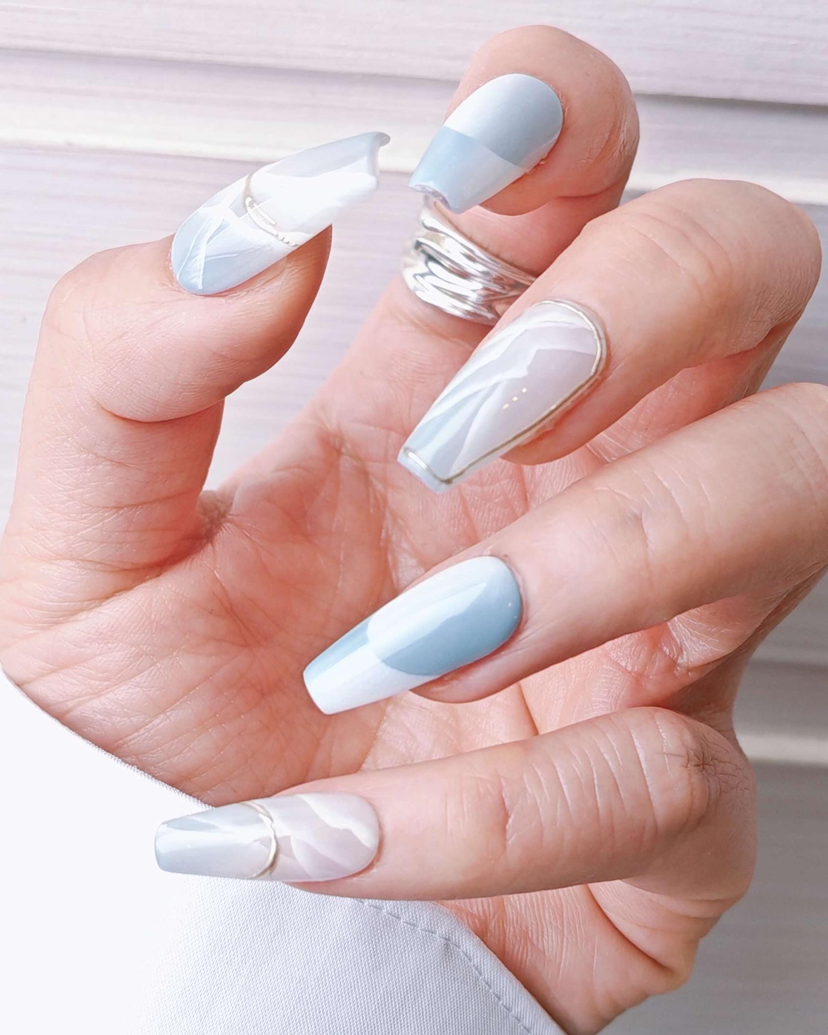 Coffin Press On Nails | Icy Blue Marble With Gradient French Tips Gold Accent Handmade Reusable Summer Nail Set Coffin Press On Nails | Icy Blue Marble With Gradient French Tips Gold Accent Handmade Reusable Summer Nail Set von Etsy - LunevaAtelier