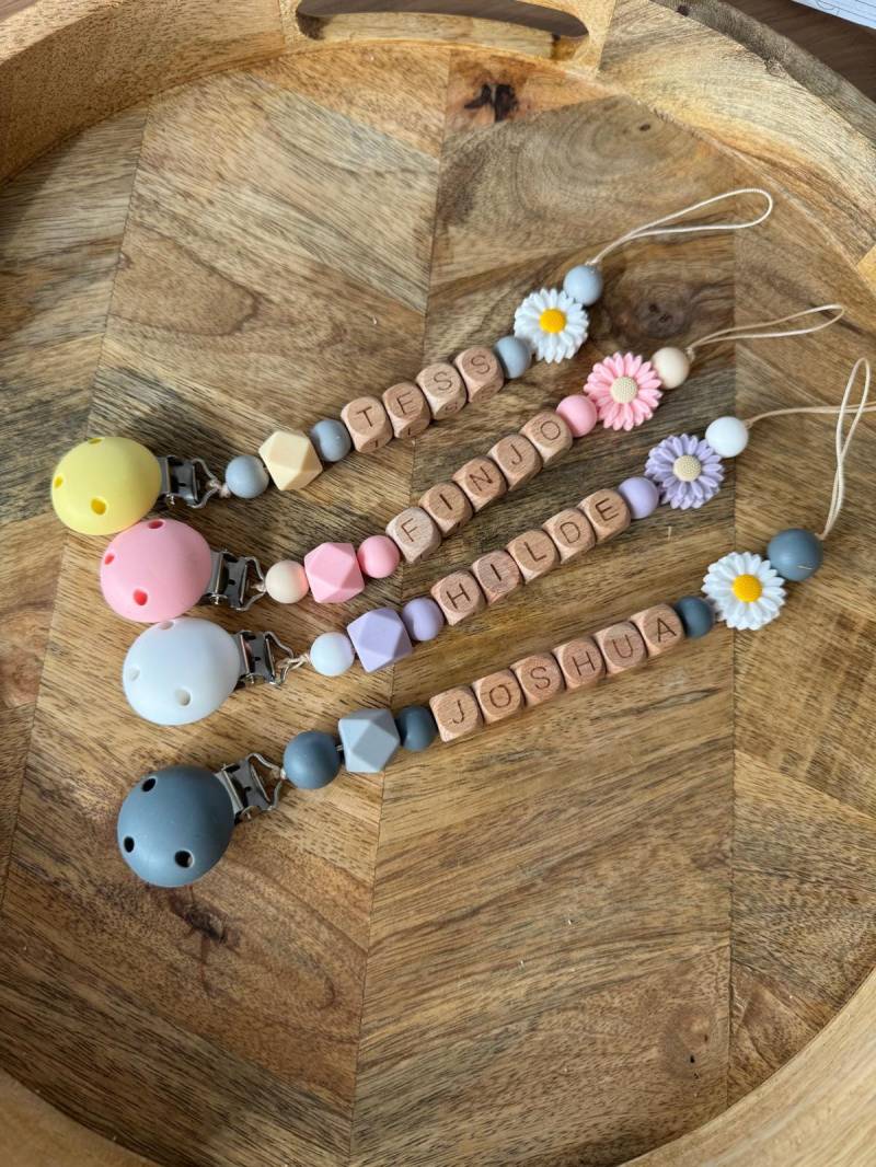 Schnullerkette Mit Namen | Personalisiert Geschenk Zur Geburt Junge Mädchen/Schnullerclip Holz Personalisiert von Etsy - Lunoridesign