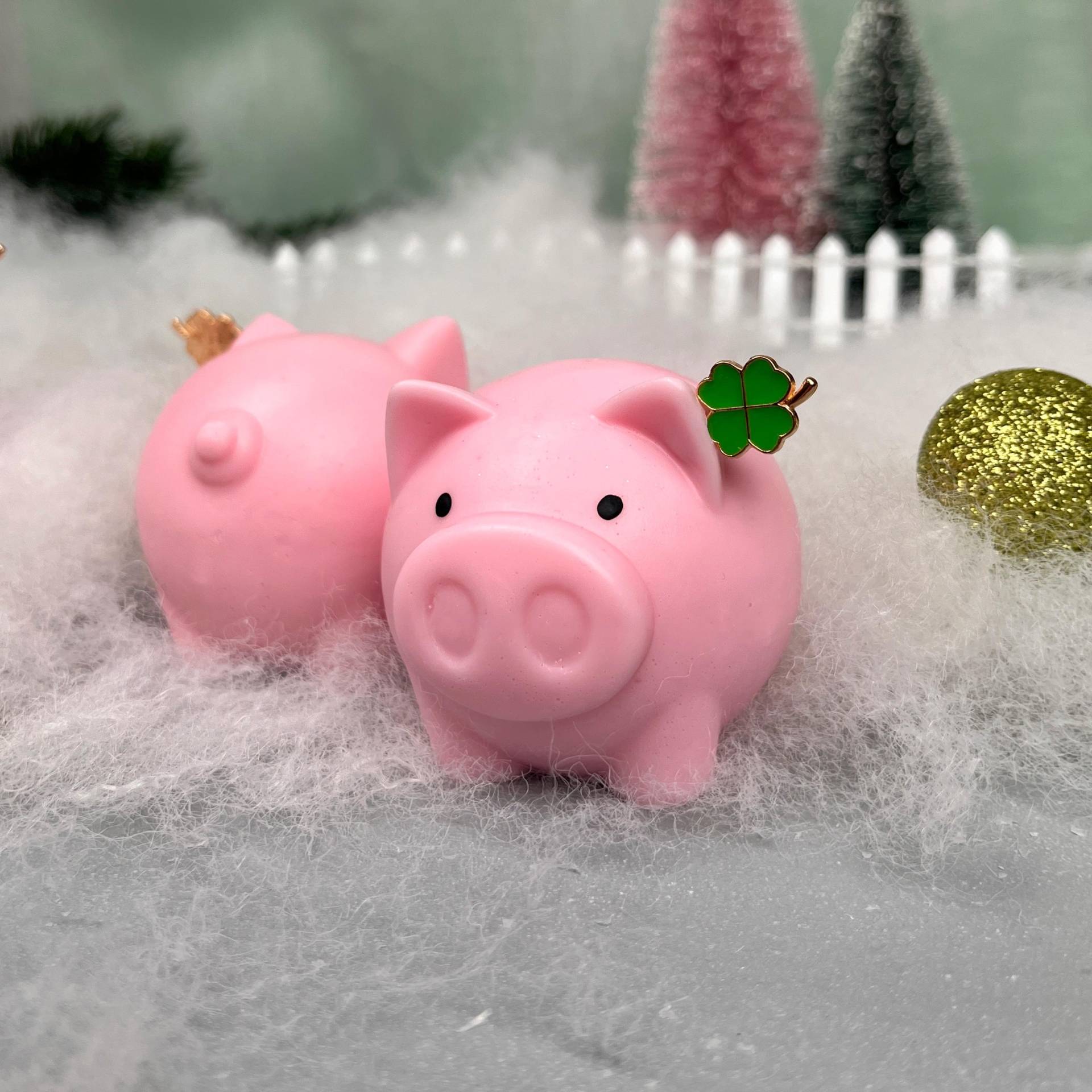 Seife Glücksschwein | Deko Weihnachten Handmade Soap Geschenkidee Gästgeschenk Weihnachtsgeschenk Weihnachtsdeko Adventskalender von Etsy - Luntibubble