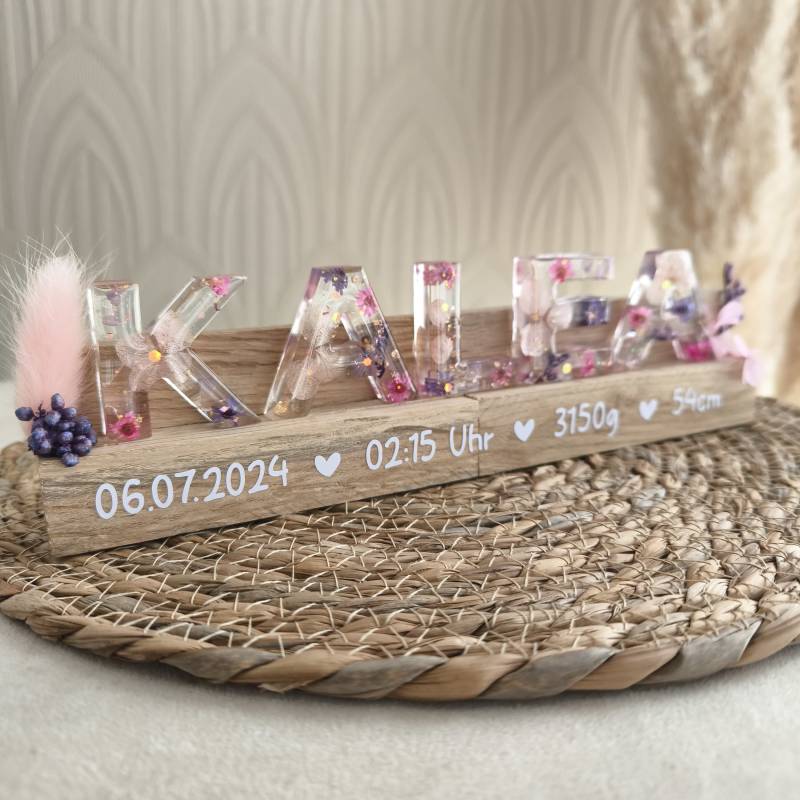 Geburtsgeschenk Schild Aus Epoxidharz Mit Rosa - Und Lilafarbenen Trockenblumen, Blattgold | Personalisiert Dekoration Baby Geburtsgeschenk Schild Aus Epoxidharz Mit Rosa - Und Lilafarbenen Trockenblumen, Blattgold | Personalisiert Dekoration Baby von Etsy - LusiDesignsShop