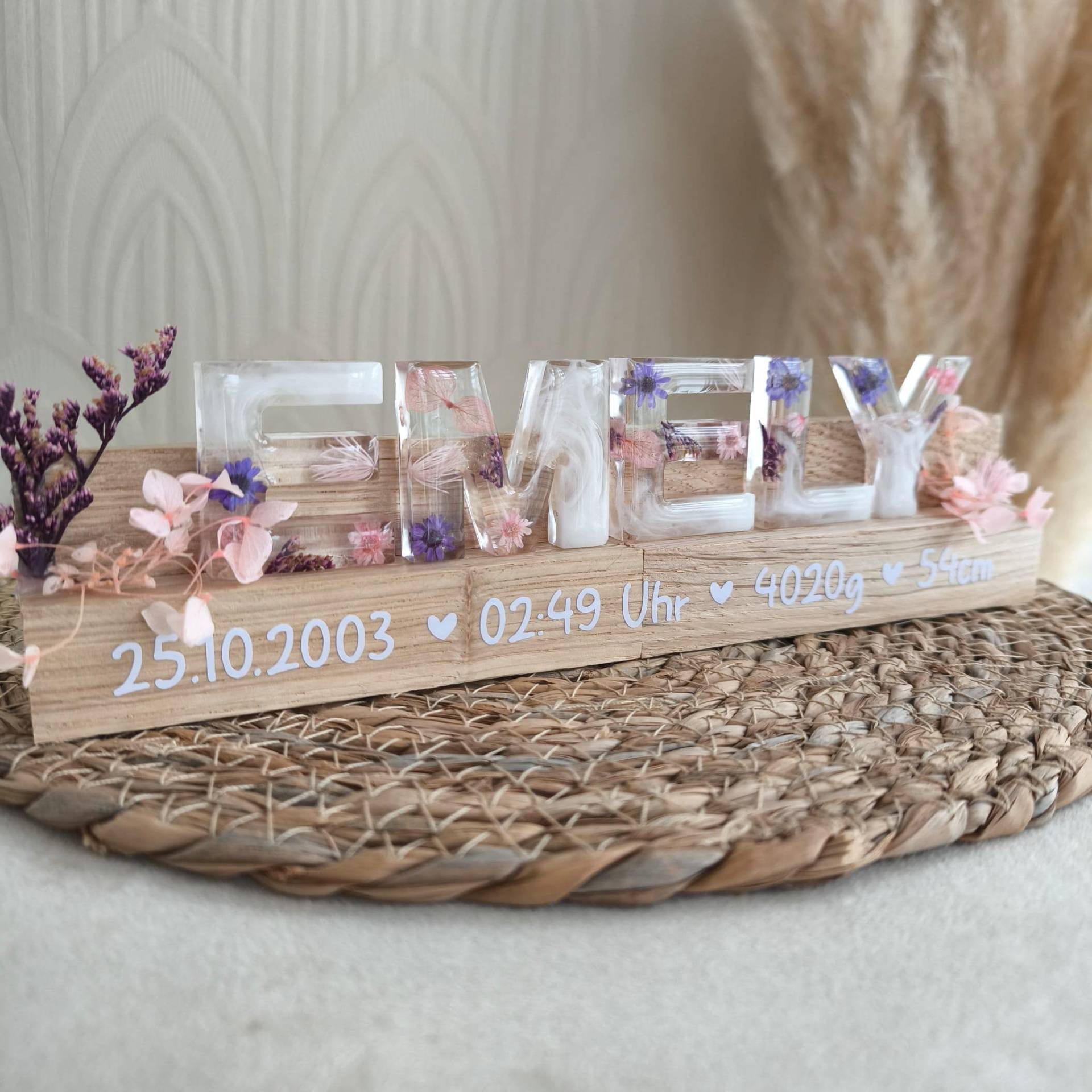 Geburtsgeschenk Schild Aus Epoxidharz Mit Rosa - Und Lilafarbenen Trockenblumen & Weißem Verlauf | Personalisiert Dekoration Baby Geburtsgeschenk Schild Aus Epoxidharz Mit Rosa - Und Lilafarbenen Trockenblumen & Weißem Verlauf | Personalisiert Dekoration Baby von Etsy - LusiDesignsShop