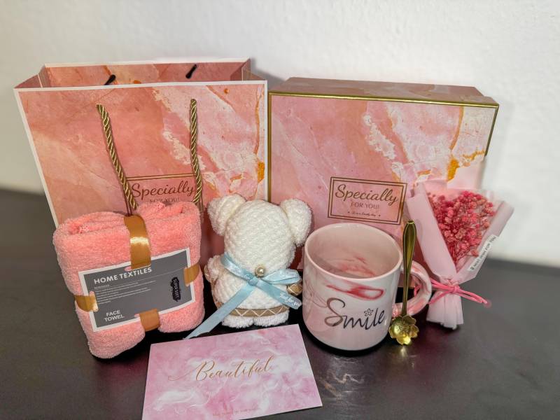 Luxury Geschenkbox Für Frauen - Smile Tasse, Gesichtstuch Und Süße Bärendeko Liebevoll Verpackt Geschenkset Oder Freundin von Etsy - LuvaHappybox