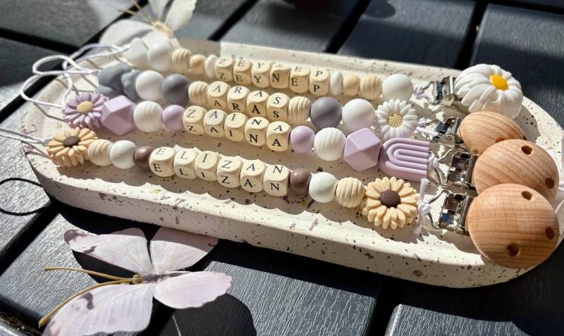 Personalisierte Schnullerkette Mit Namen - Silikon & Holz Babygeschenk von Etsy - Luvanolight