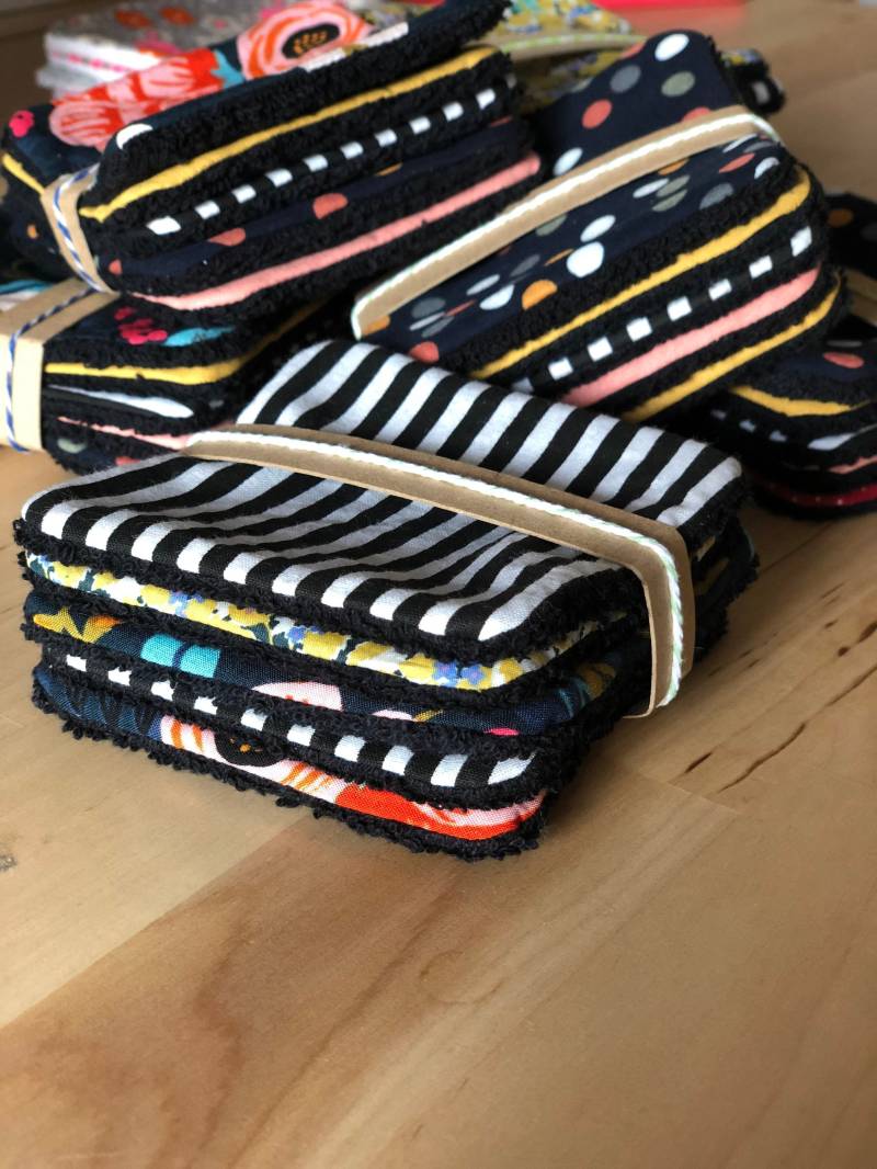Schwarzer Make-Up-Raumwolle Schwarzer Make-Up-Raumwolle von Etsy - LydhOr