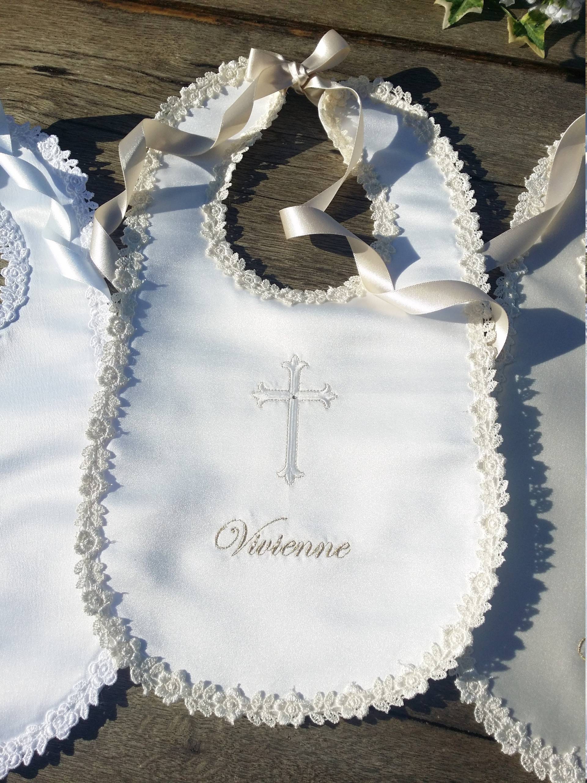 Baby Taufe Namenstag Bib Mit Namen Personalisiert in Den Farben Weiß, Elfenbein Oder Creme/Ecru von Etsy - LyuboveChristenings